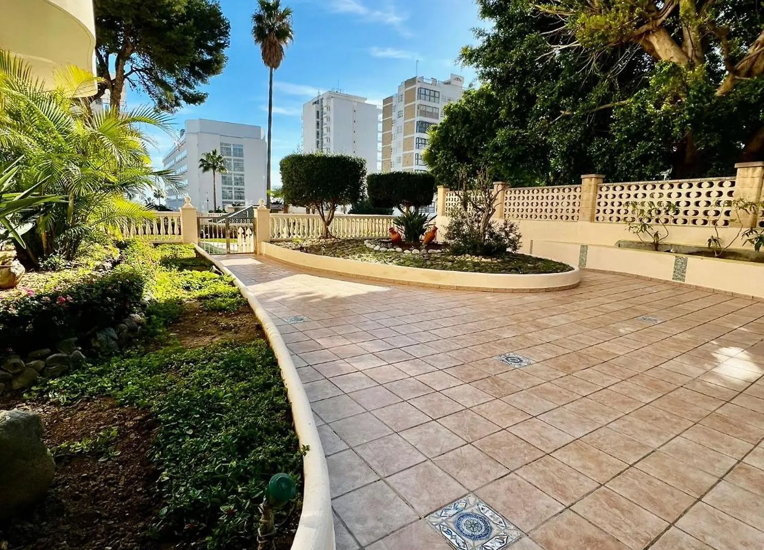 2 Bedroom Apartment In Puerto Marina Benalmádena 0*,