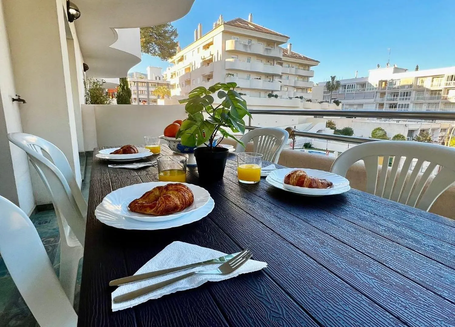 2 Bedroom Apartment In Puerto Marina Benalmádena Ισπανία