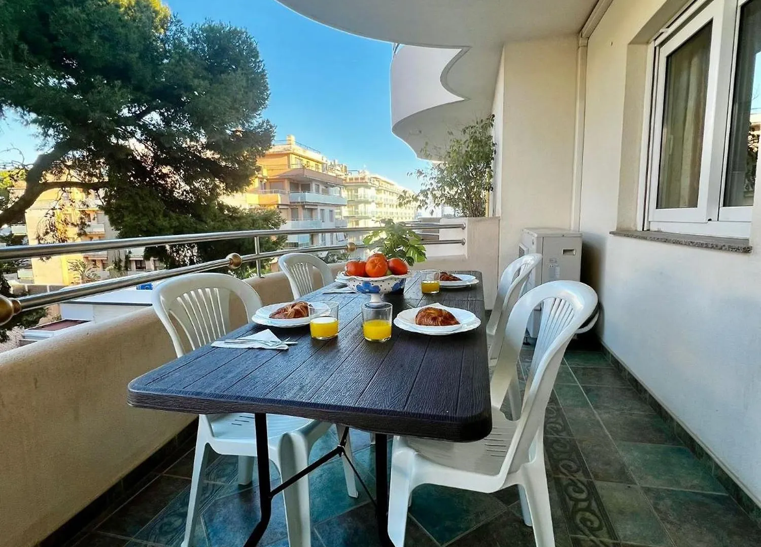 2 Bedroom Apartment In Puerto Marina Benalmádena