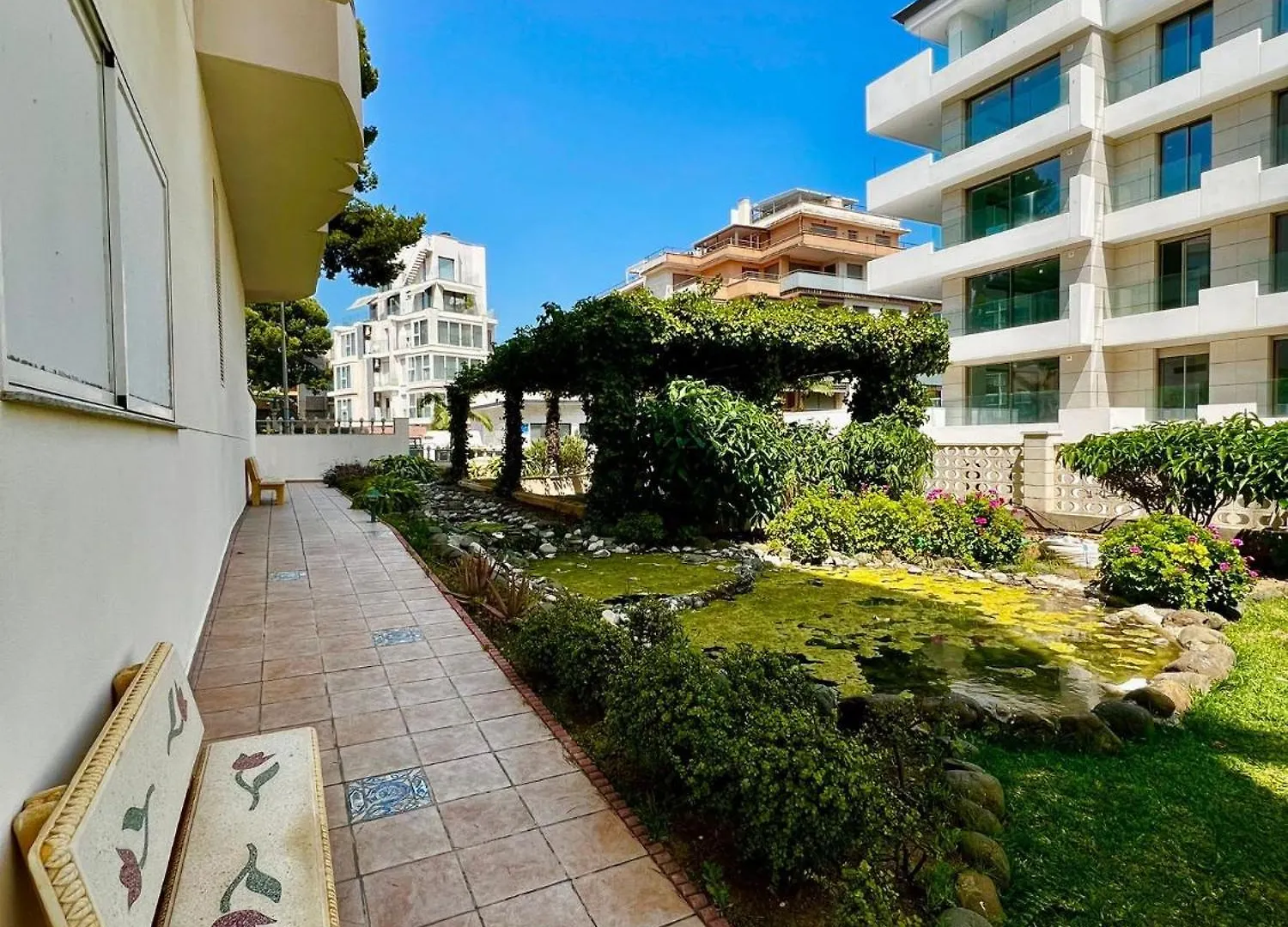 2 Bedroom Apartment In Puerto Marina Benalmádena Spagna