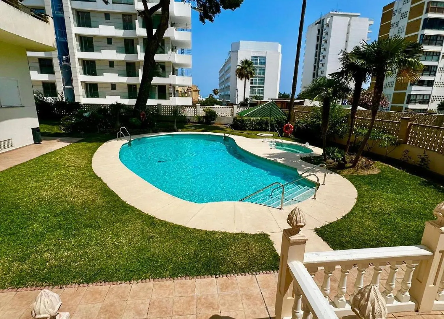 2 Bedroom Apartment In Puerto Marina Benalmádena Ισπανία